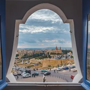 κάντε κράτηση εδώ
