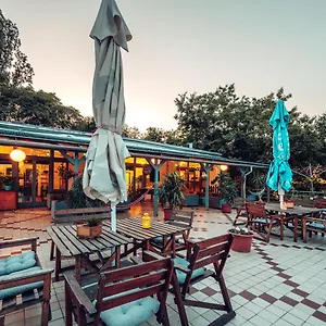 https://island-hostel-budapest.inbudapesthotels.com