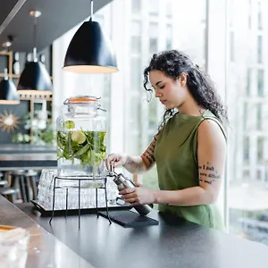 https://citizenm-london-shoreditch.cambridgehotelsuk.com