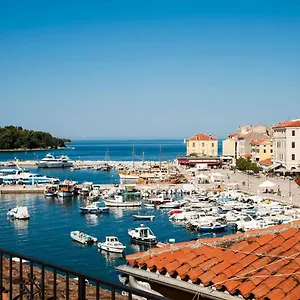 https://riva-residence.in-istria.net