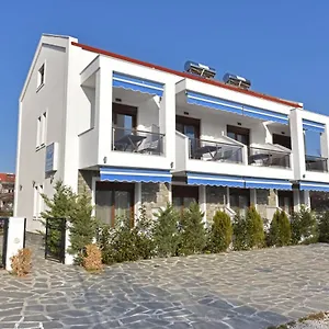 κάντε κράτηση εδώ